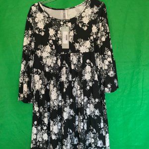 K & Leanne Black/White Bell Sleeve Tunic sz XL/1X